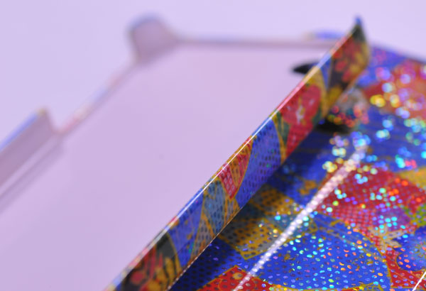 iPhoneケースホログラム側面まで加工