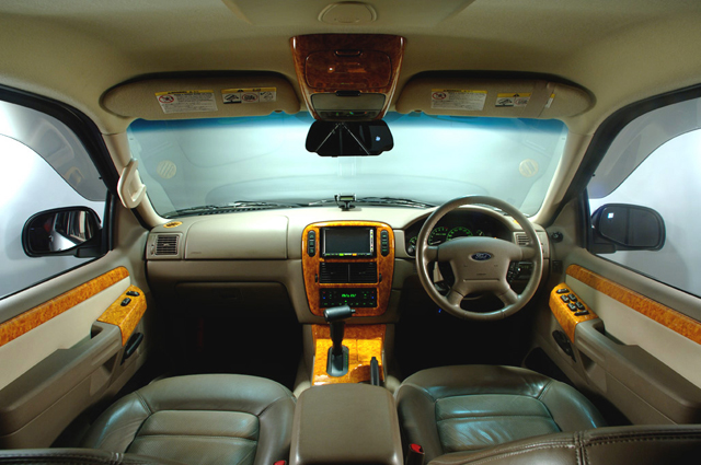 内装パネルに水圧転写が使われています。